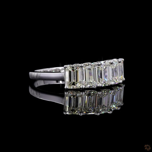 The Exquisite White Gold Emerald Diamond Ring