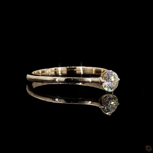 Lina – Classic Solitaire Diamond Ring