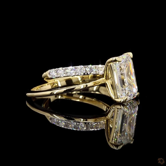 The Exquisite Yellow Gold Emerald Diamond Ring