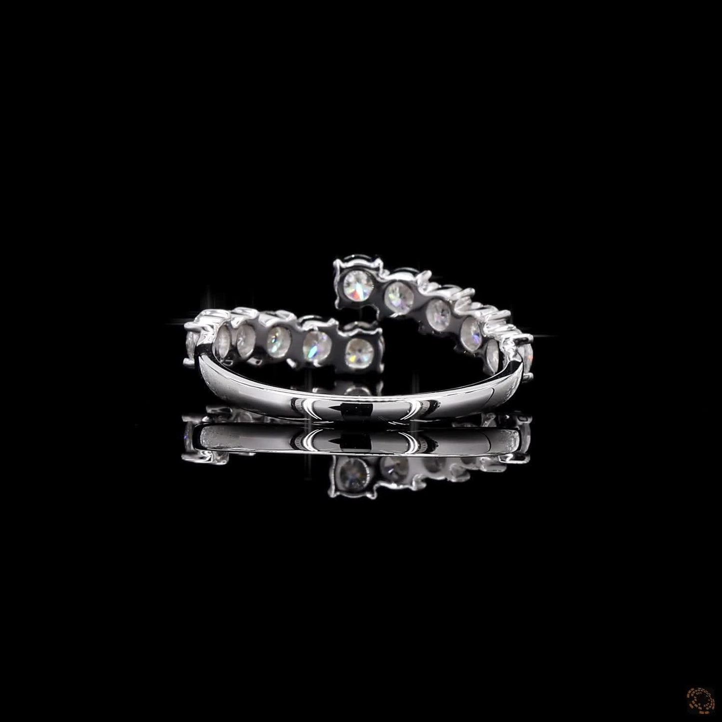 The Evara Ring — Modern Open-Band Design