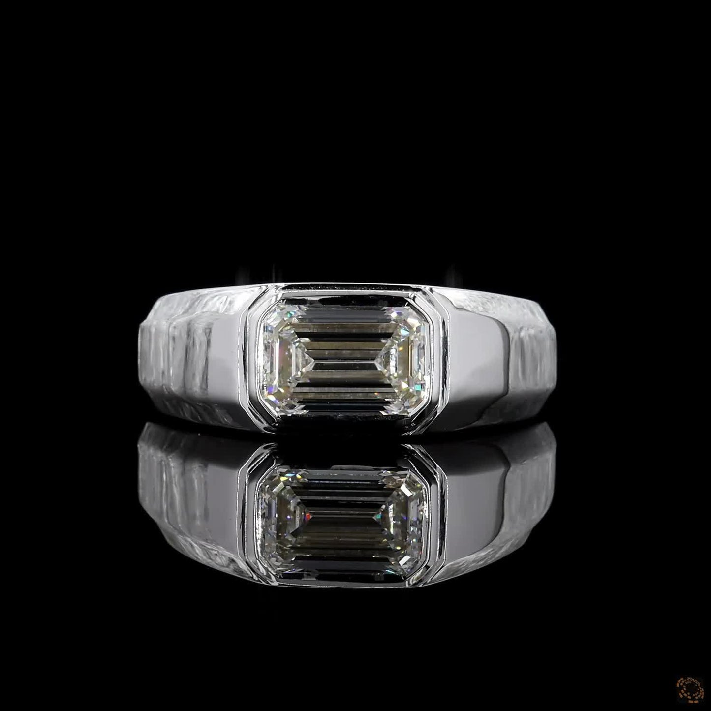 The Luster White Gold Emerald Diamond Ring