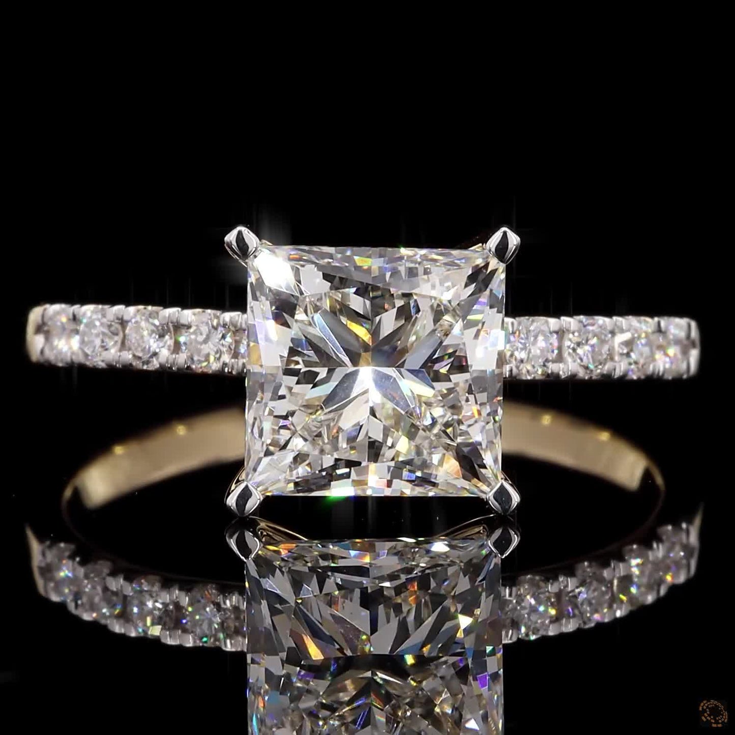 The Exquisite Yellow Gold Princess & Round Diamond Ring