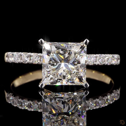 The Exquisite Yellow Gold Princess & Round Diamond Ring