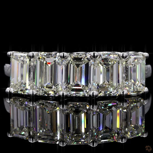 The Exquisite White Gold Emerald Diamond Ring