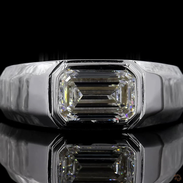 The Luster White Gold Emerald Diamond Ring