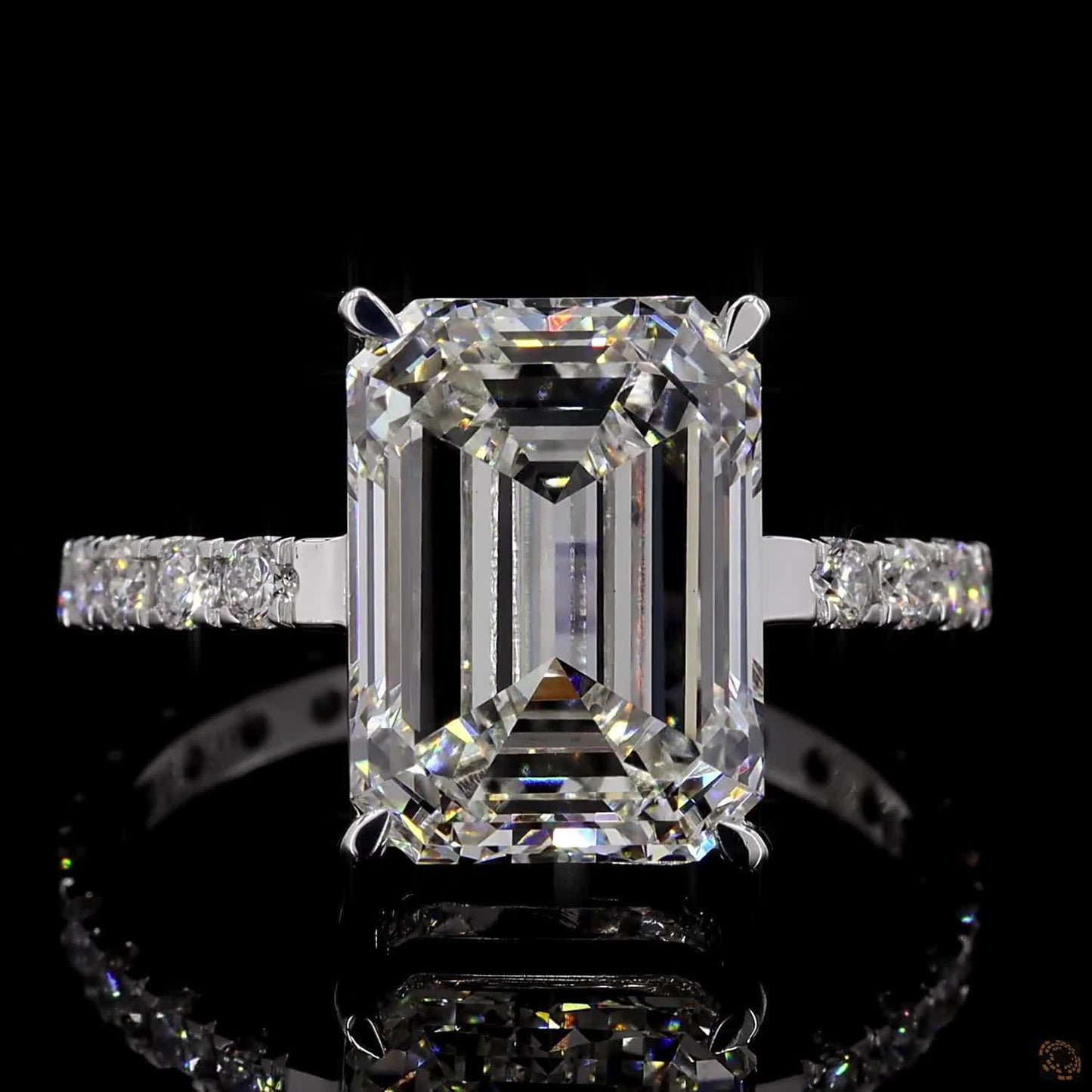 The Exquisite White Gold Emerald Diamond Ring