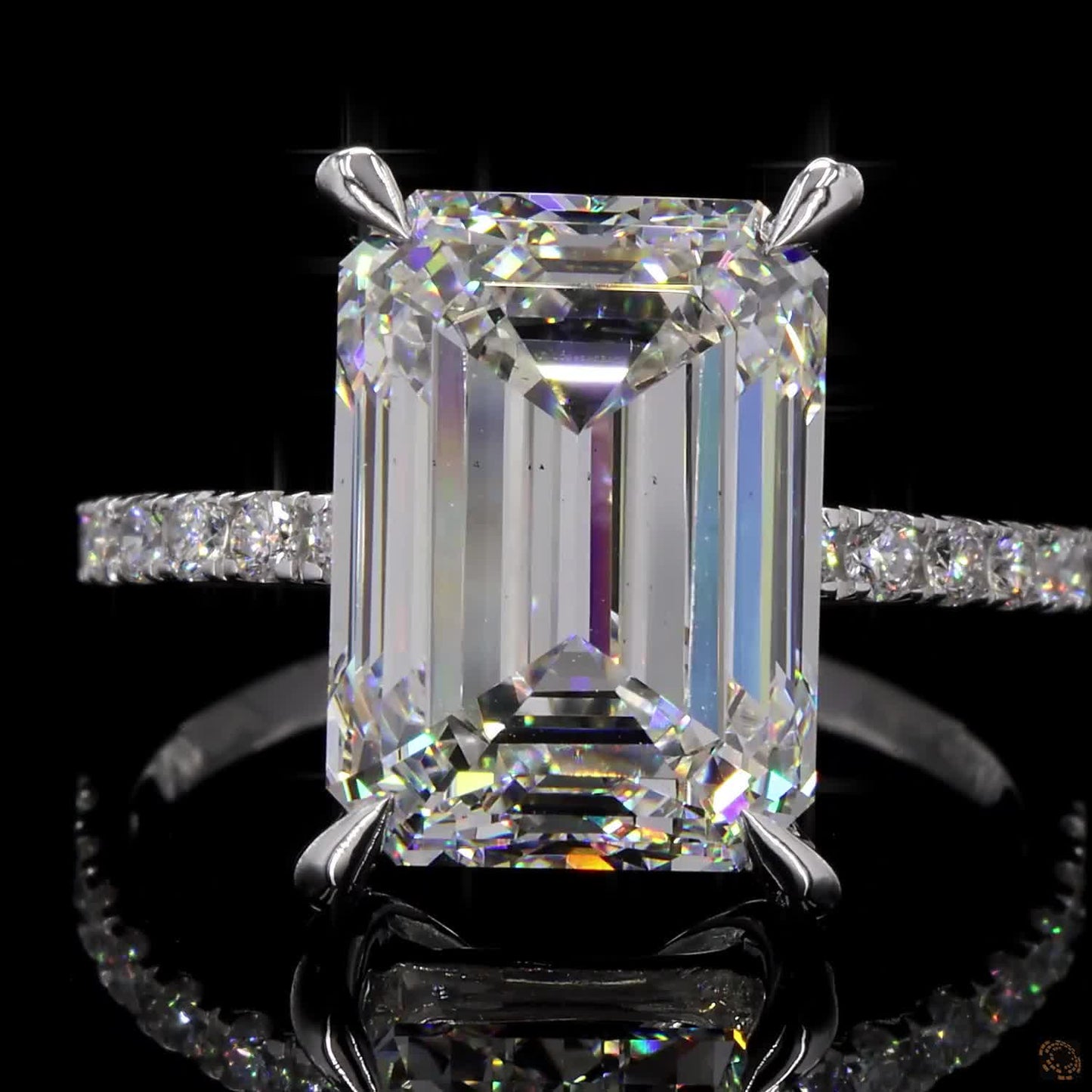 Levana – Emerald Cut Ring