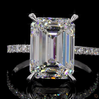 Levana – Emerald Cut Ring