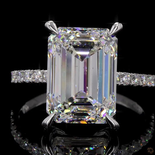 Levana – Emerald Cut Ring