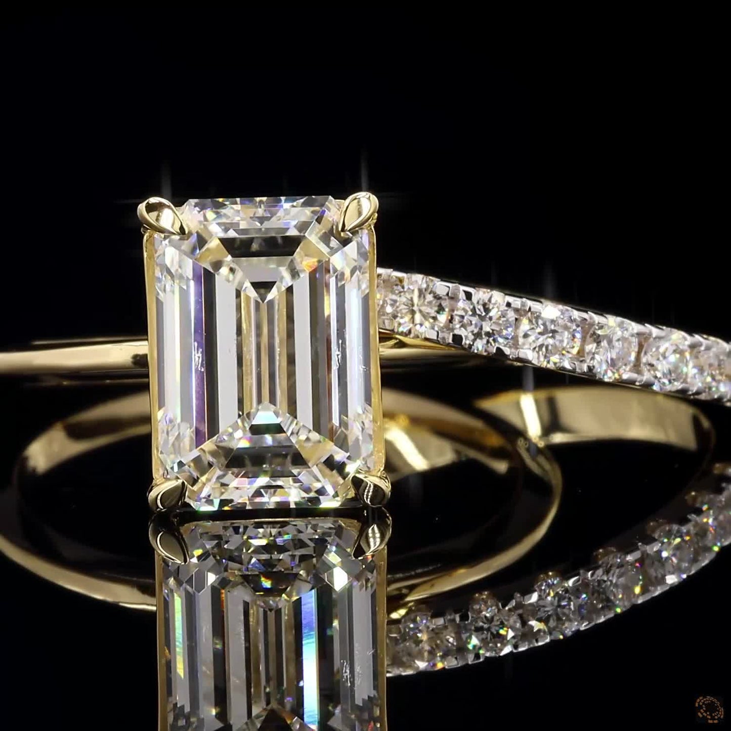 The Exquisite Yellow Gold Emerald Diamond Ring