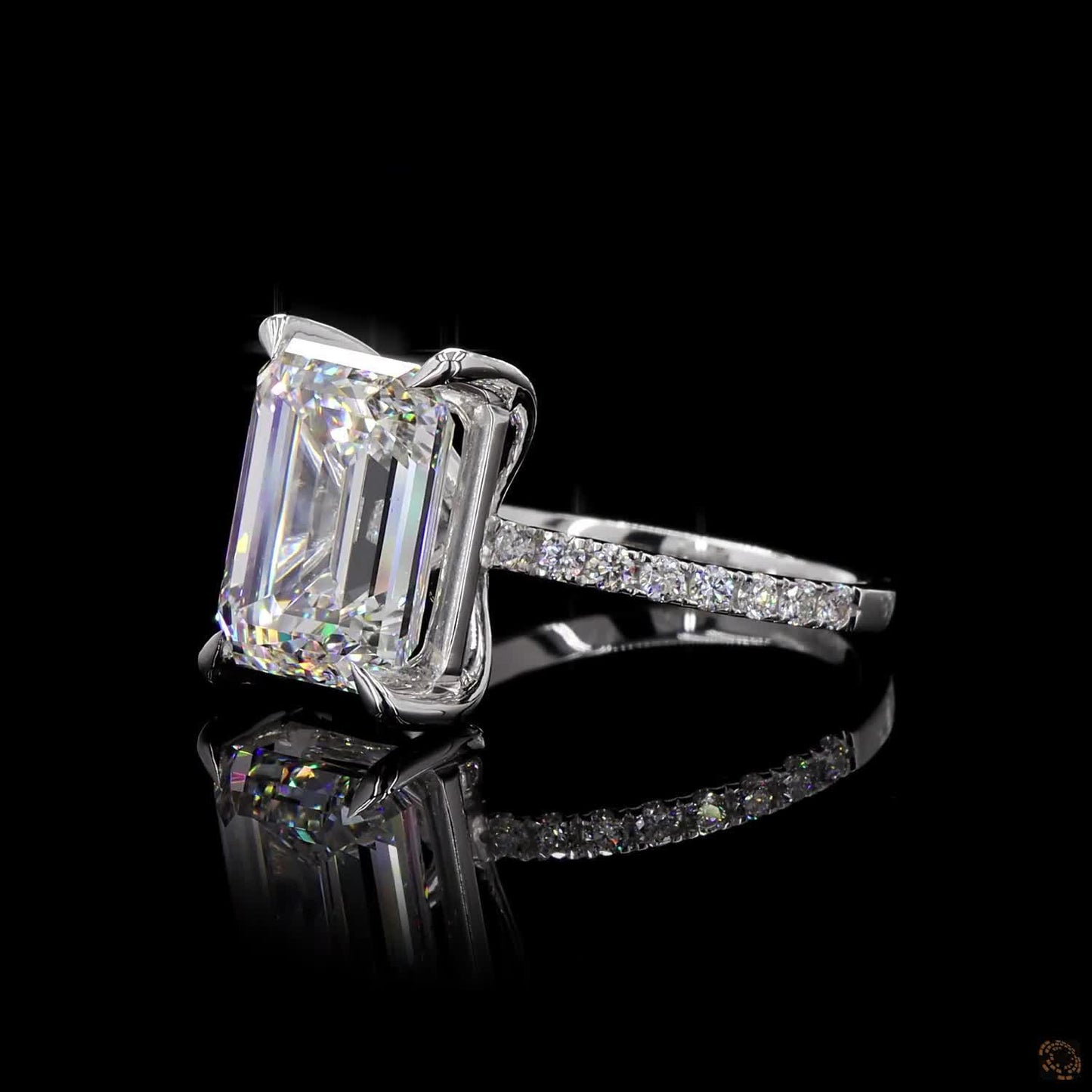Levana – Emerald Cut Ring