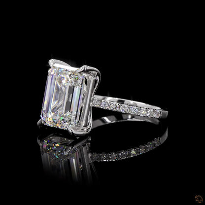 Levana – Emerald Cut Ring
