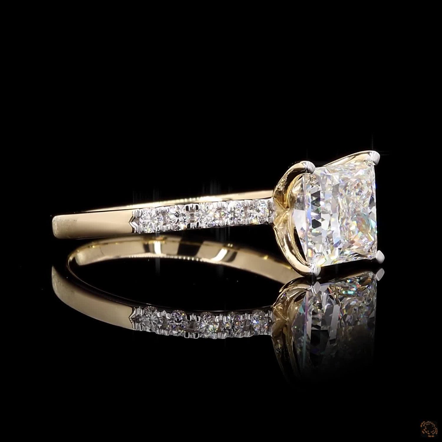 The Exquisite Yellow Gold Princess & Round Diamond Ring