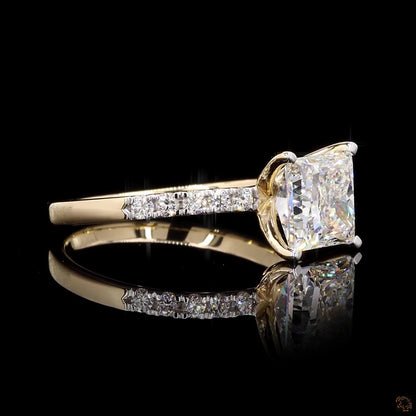 The Exquisite Yellow Gold Princess & Round Diamond Ring