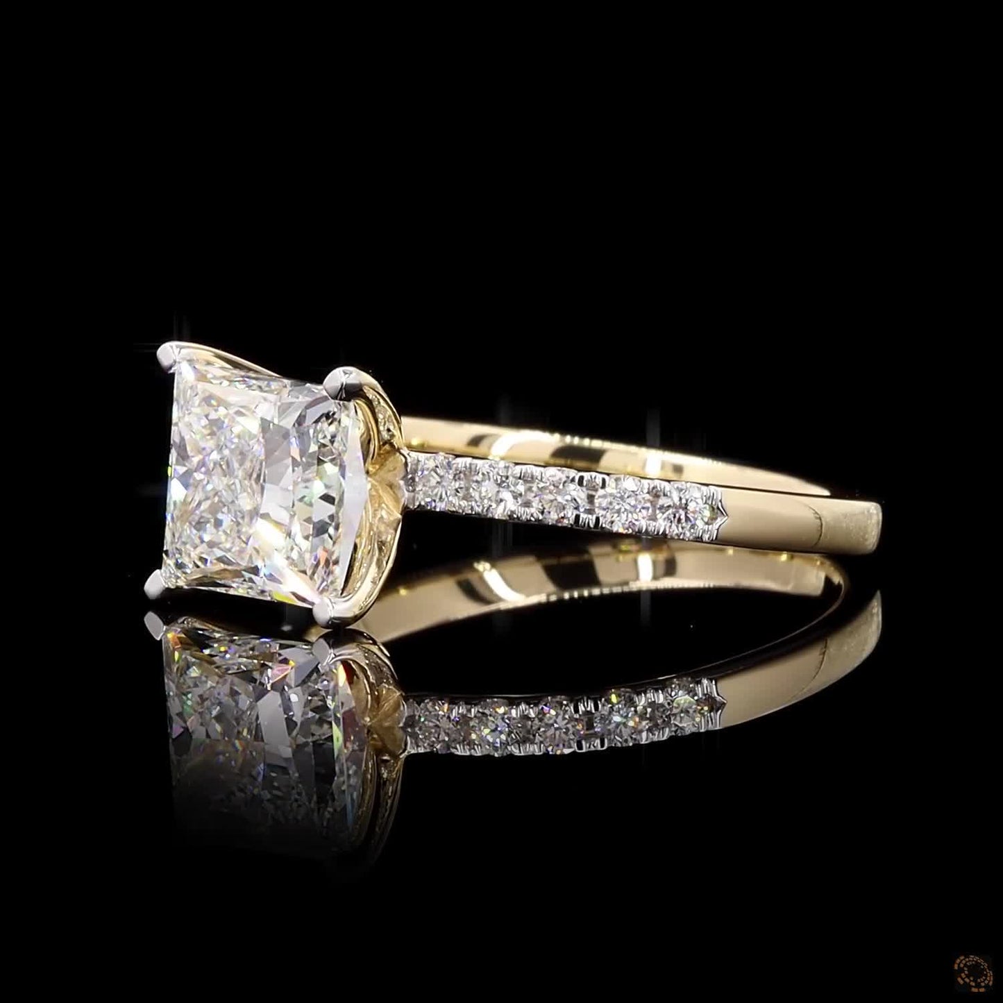 The Exquisite Yellow Gold Princess & Round Diamond Ring