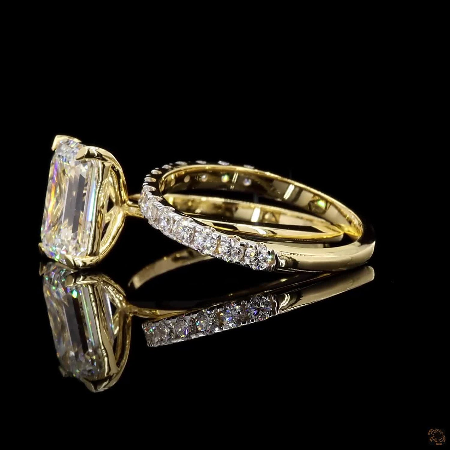 The Exquisite Yellow Gold Emerald Diamond Ring