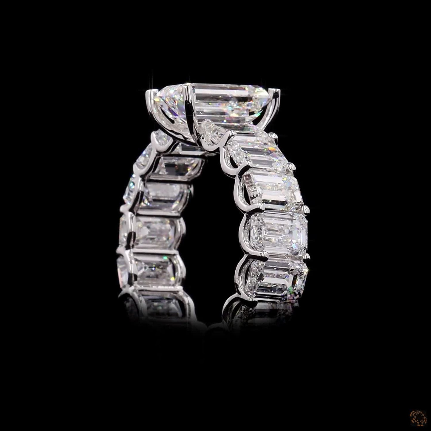 The Luster White Gold Emerald Diamond Ring
