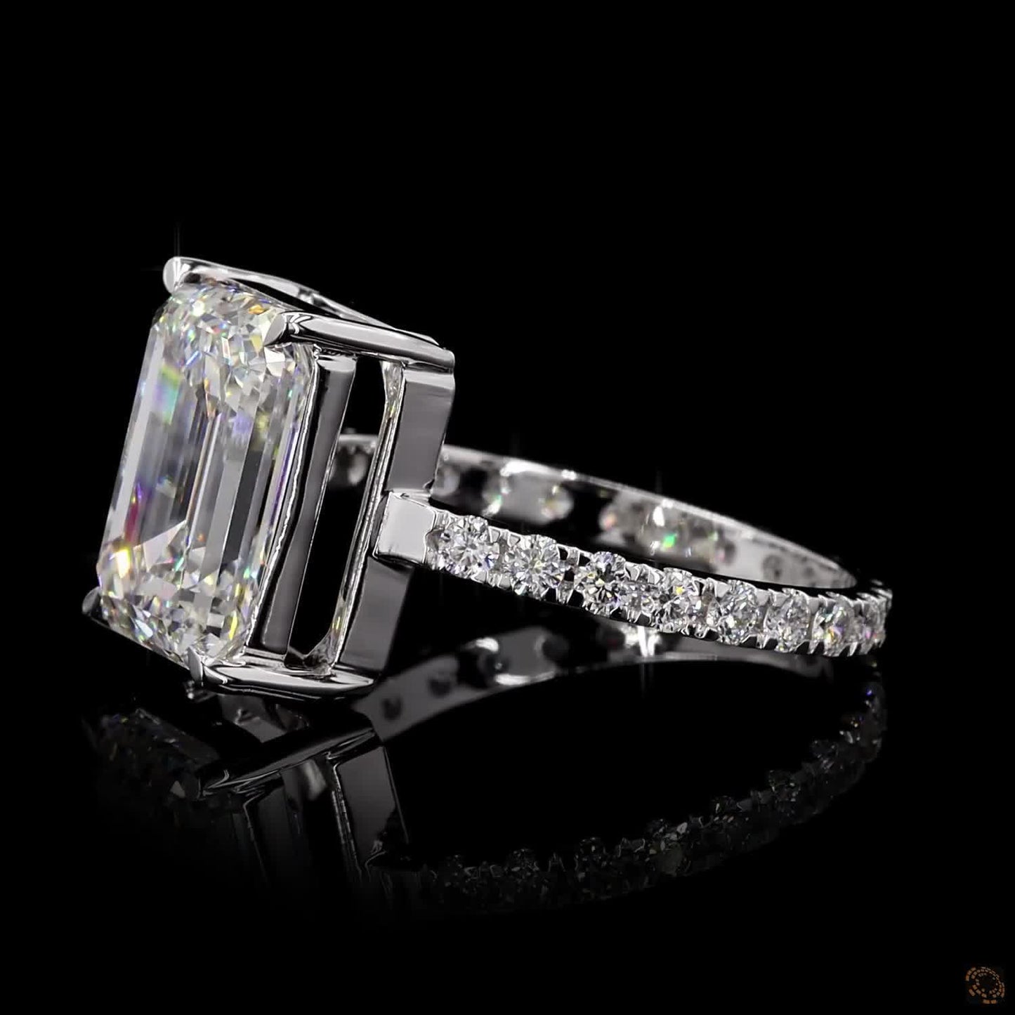 The Exquisite White Gold Emerald Diamond Ring