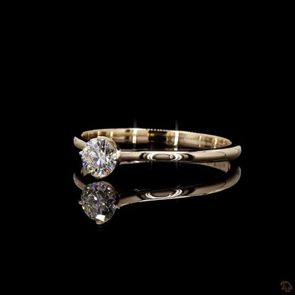Lina – Classic Solitaire Diamond Ring