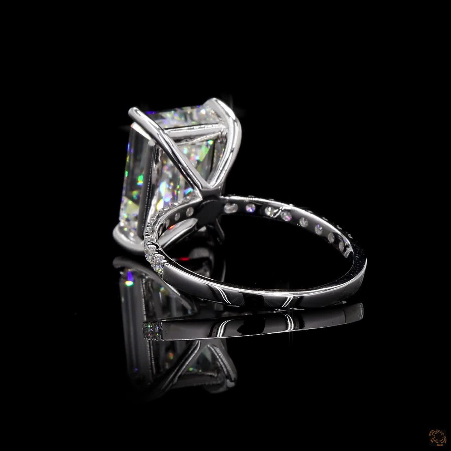 Levana – Emerald Cut Ring
