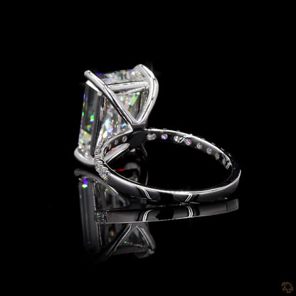 Levana – Emerald Cut Ring