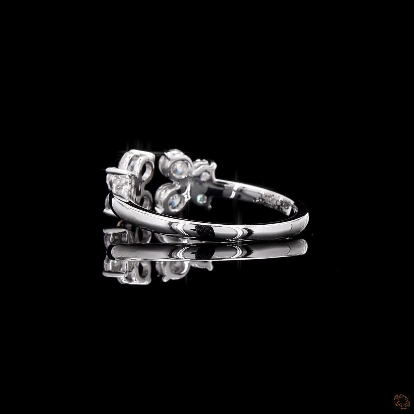 The Luster White Gold Diamond Flower Ring