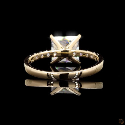 The Exquisite Yellow Gold Princess & Round Diamond Ring