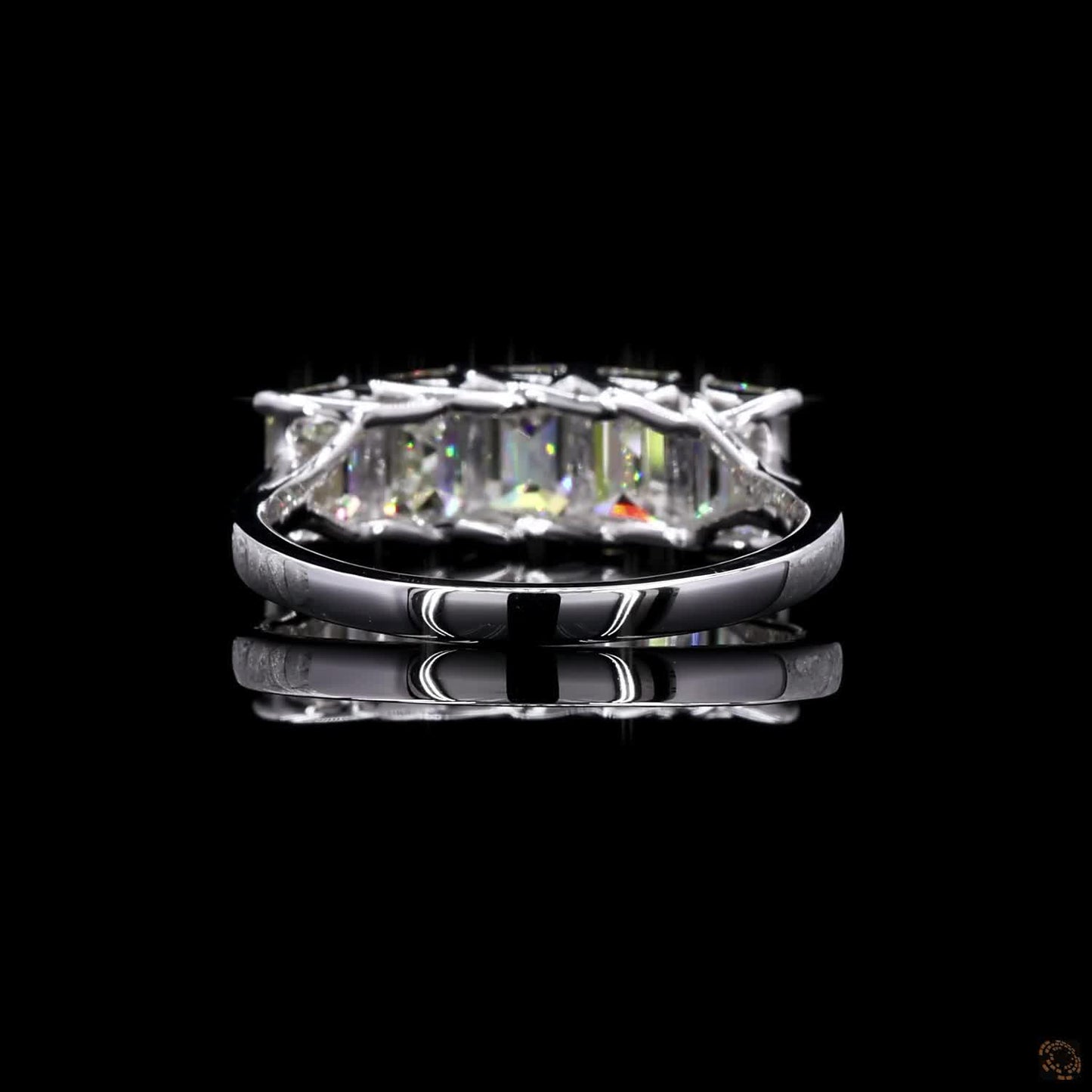 The Exquisite White Gold Emerald Diamond Ring
