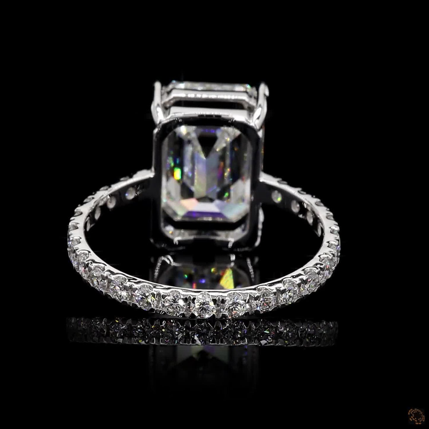 The Exquisite White Gold Emerald Diamond Ring