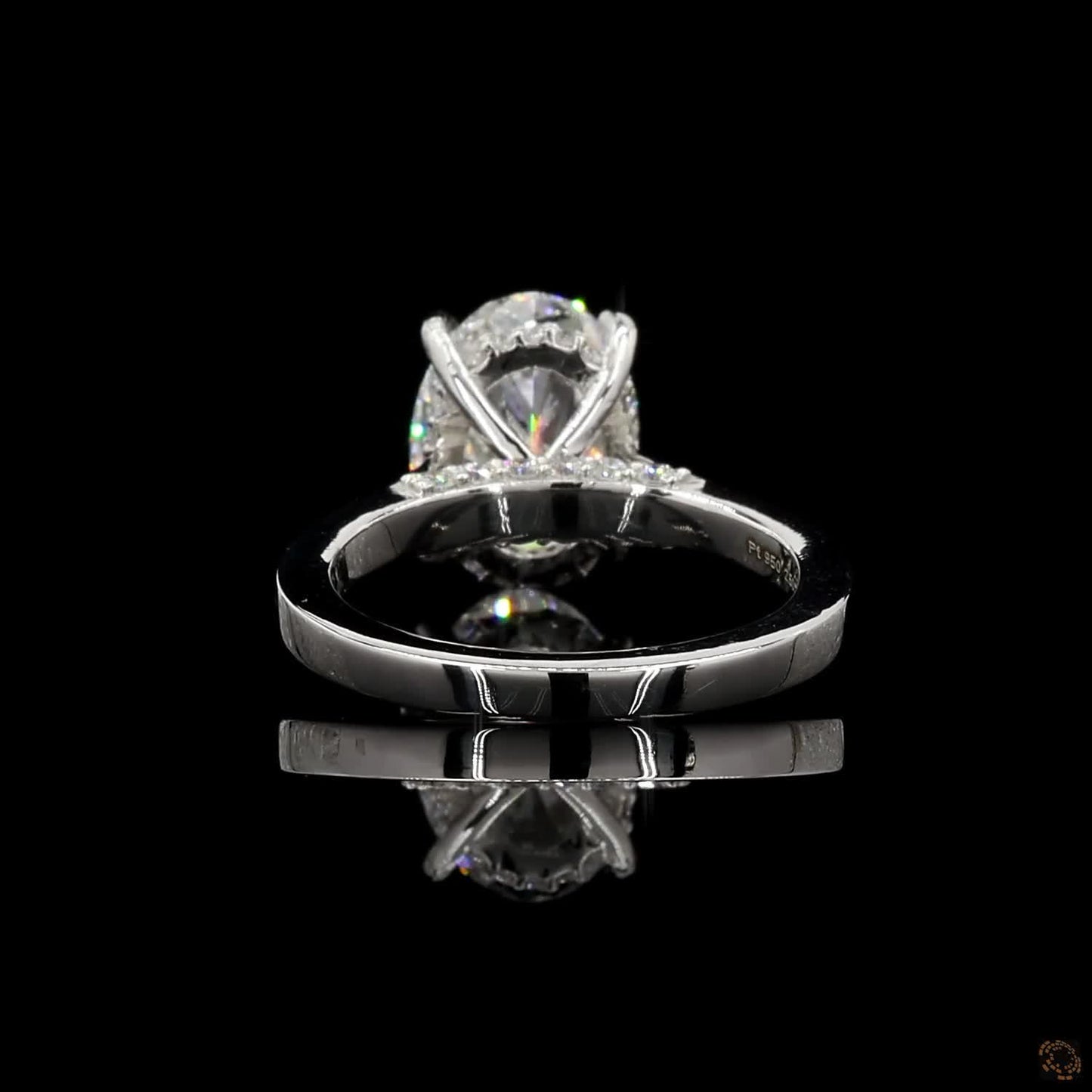 Nora – Oval Halo Diamond Ring