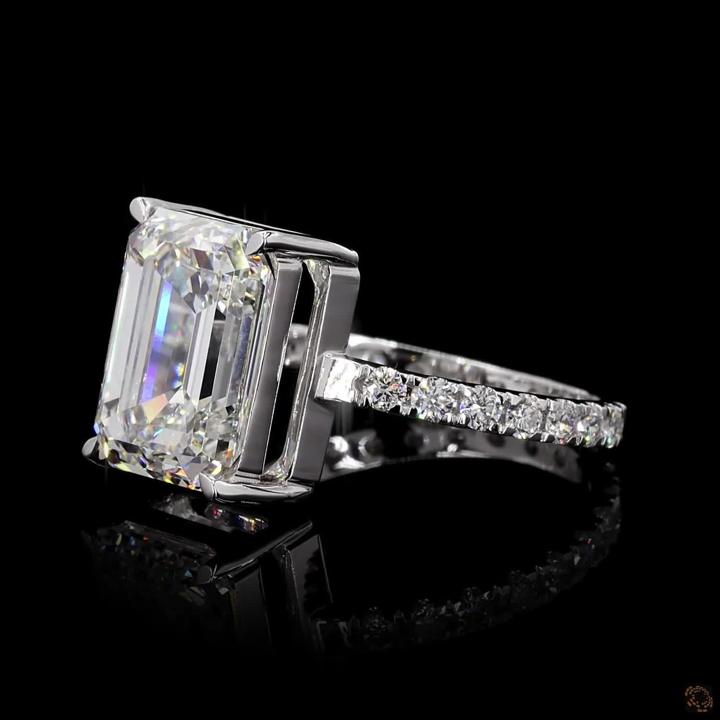 The Exquisite White Gold Emerald Diamond Ring
