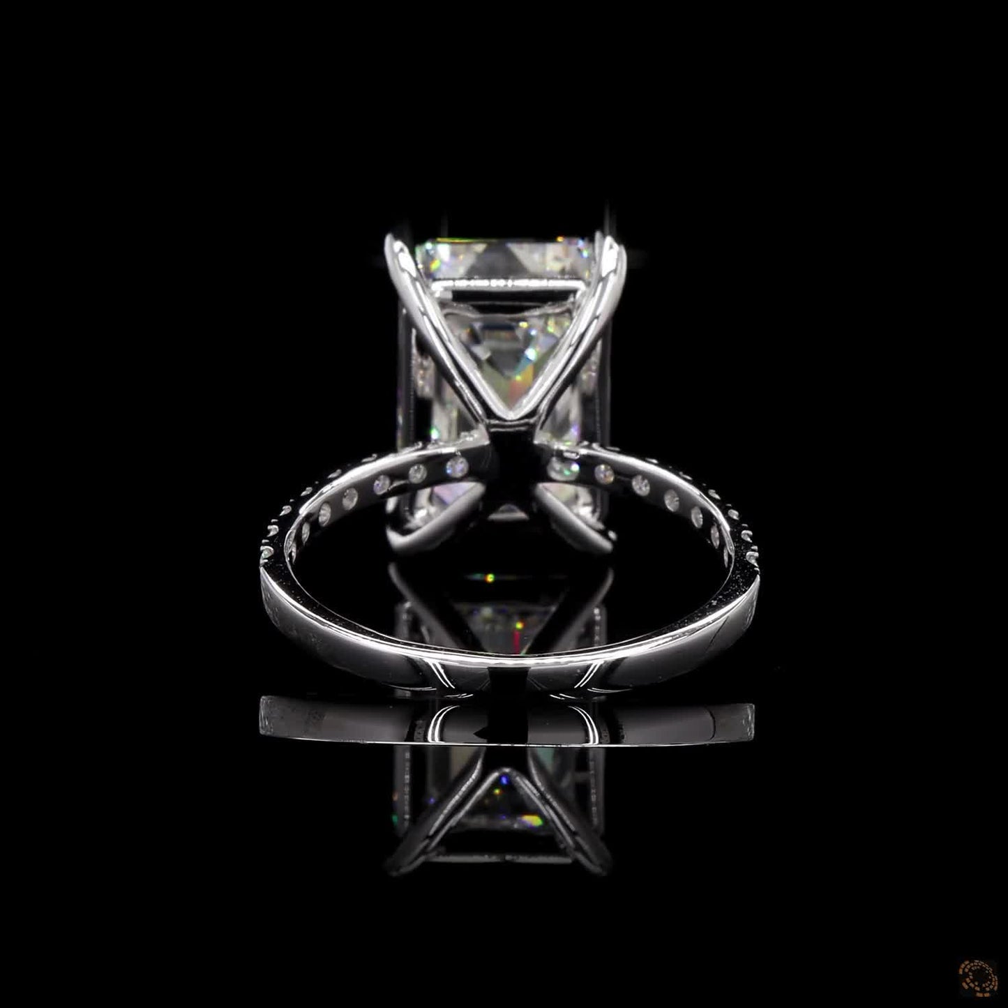 Levana – Emerald Cut Ring