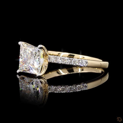 The Exquisite Yellow Gold Princess & Round Diamond Ring