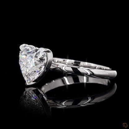 The Exquisite White Gold Heart Diamond Ring