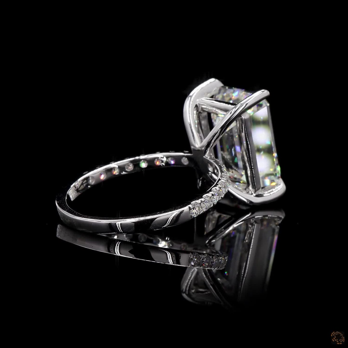 Levana – Emerald Cut Ring