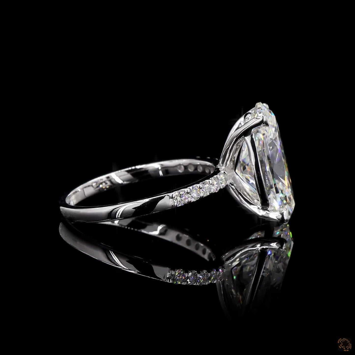 The Exquisite White Gold Oval & Round Diamond Ring