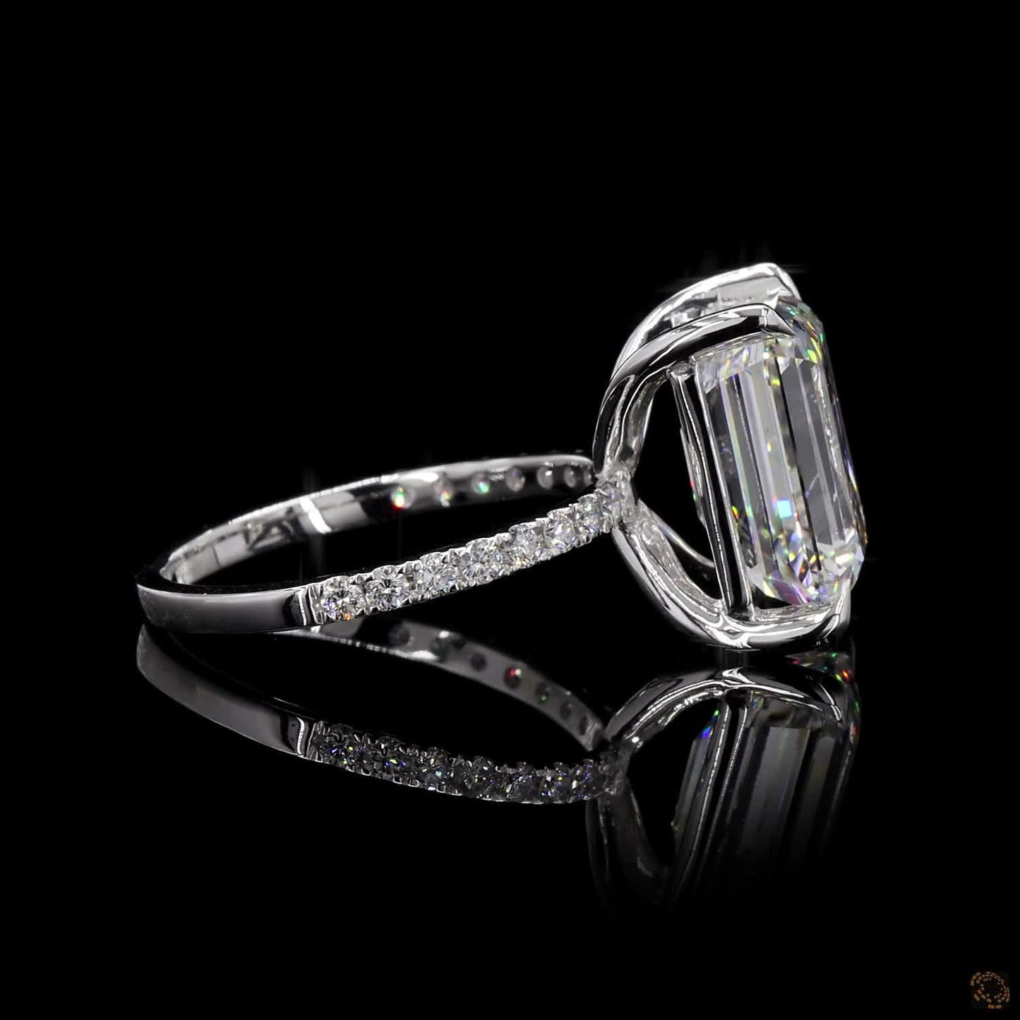 Levana – Emerald Cut Ring