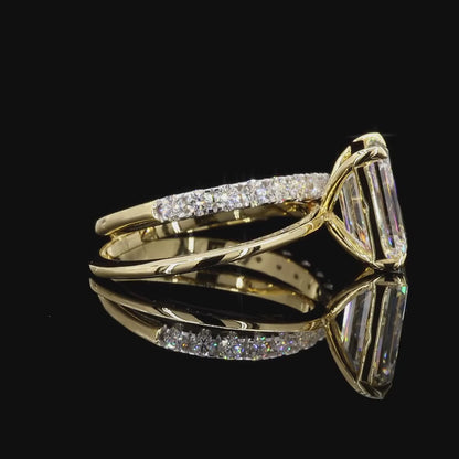 The Exquisite Yellow Gold Emerald Diamond Ring
