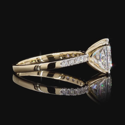 The Exquisite Yellow Gold Princess & Round Diamond Ring